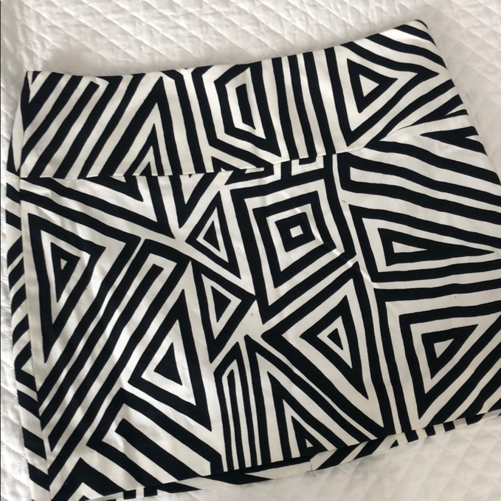 Express abstract mini skirt